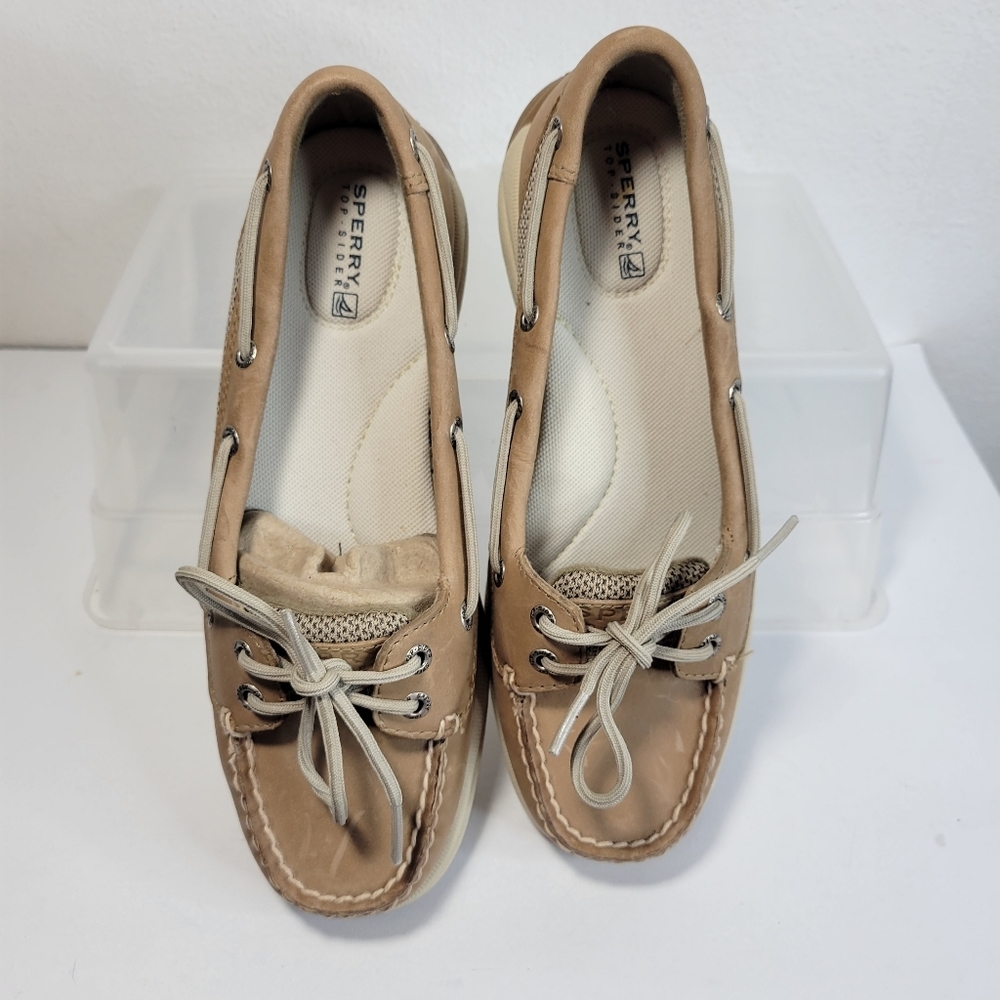 Womans Sperry Topsiders Tan Few scratches on the toes Size 7